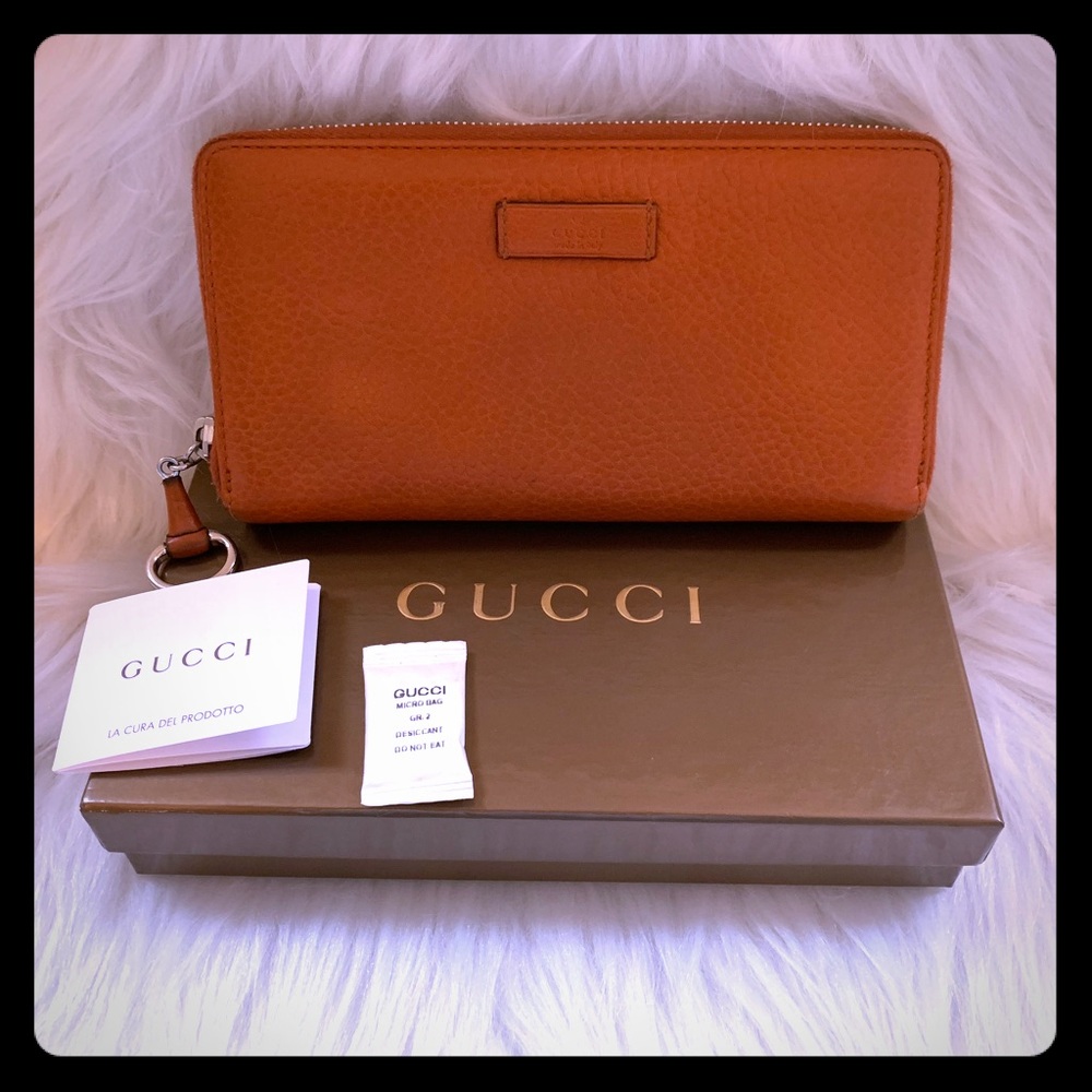 Gucci zip around wallet